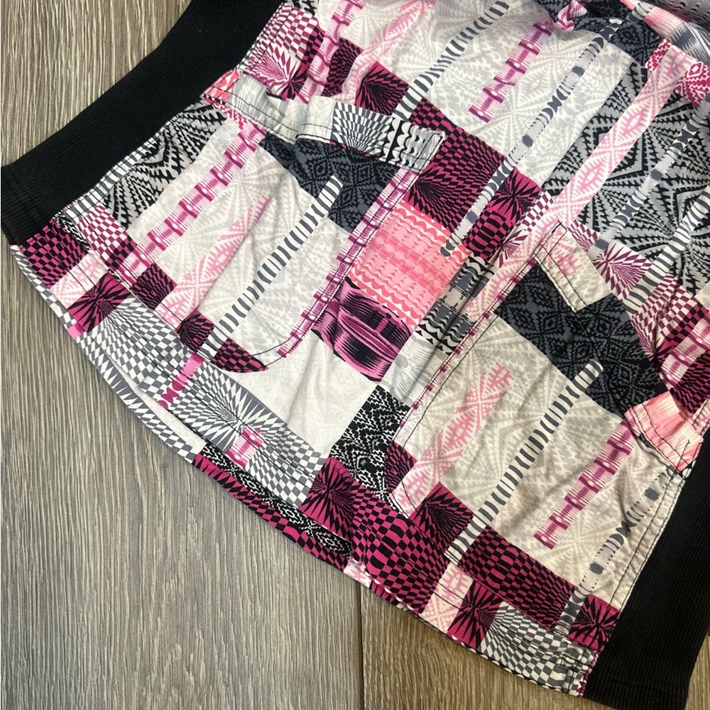 White Cross Patterned Scrub Top - Picture 4 of 7